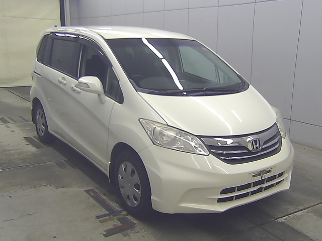 HONDA FREED — фото