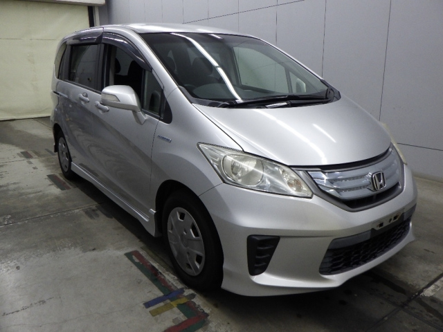 HONDA FREED — фото
