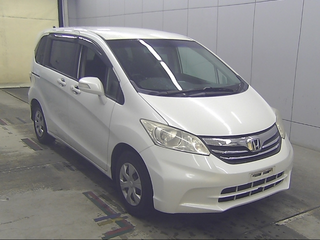 HONDA FREED — фото