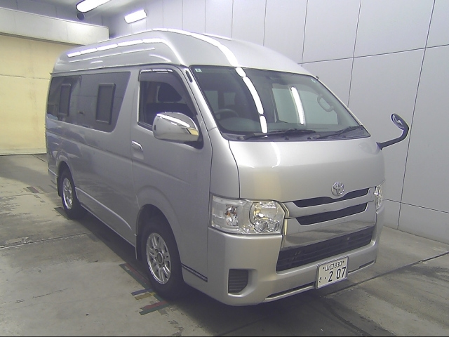 TOYOTA HIACE — фото