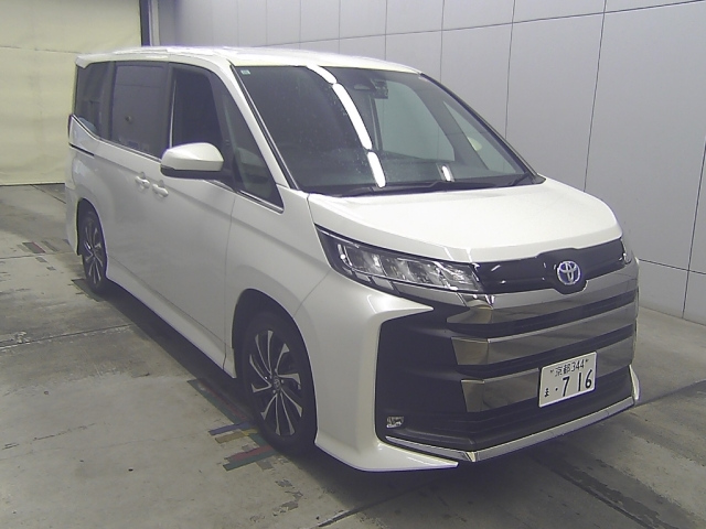 TOYOTA NOAH — фото