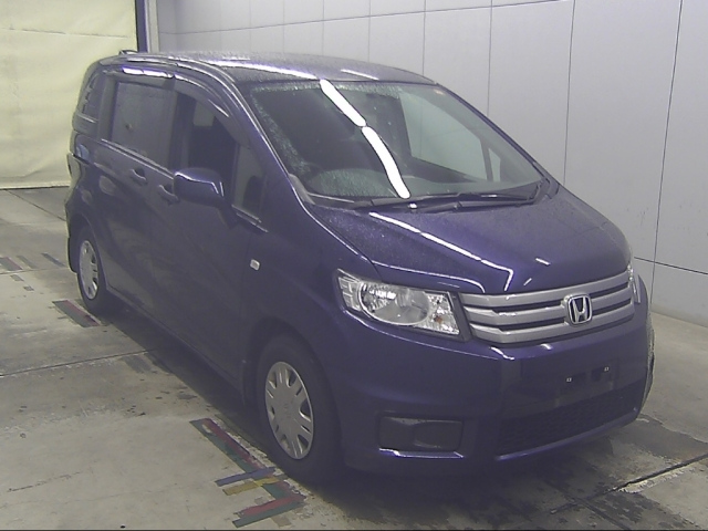 HONDA FREED — фото