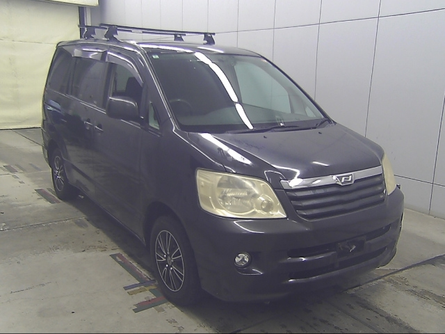 TOYOTA NOAH — фото