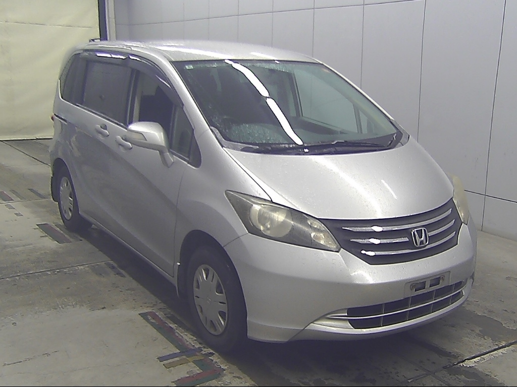 HONDA FREED — фото