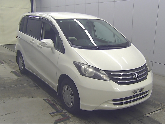 HONDA FREED — фото