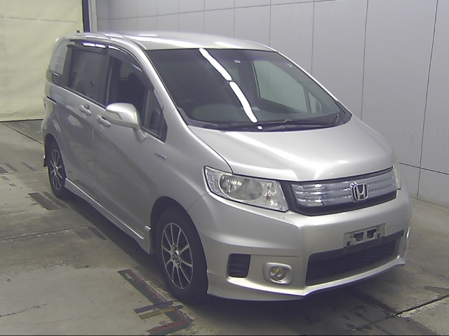 HONDA FREED — фото