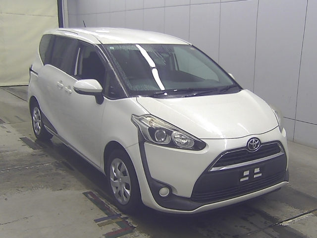 TOYOTA SIENTA — фото