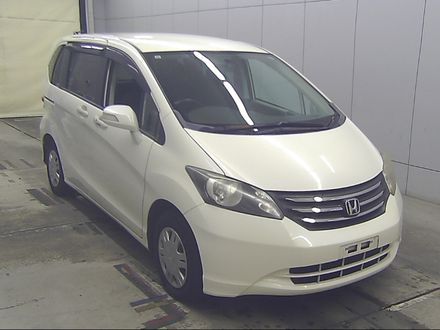 HONDA FREED — фото