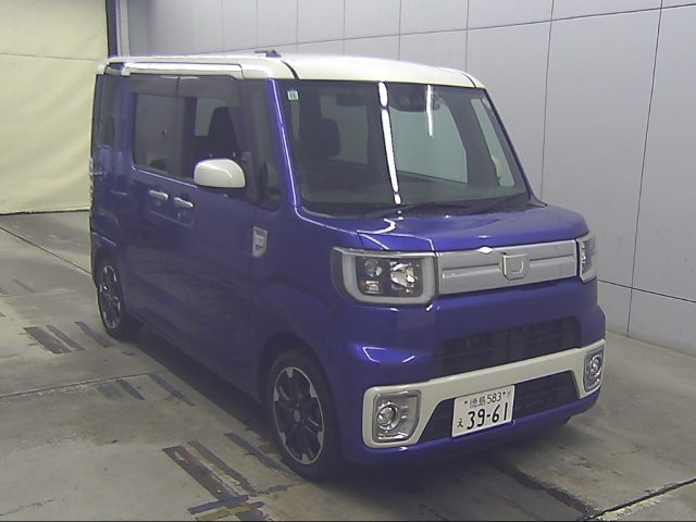 DAIHATSU WAKE — фото