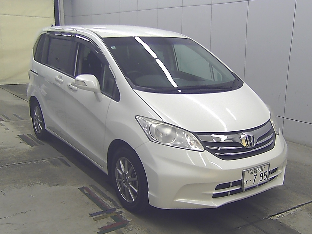 HONDA FREED — фото