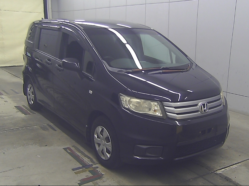 HONDA FREED — фото