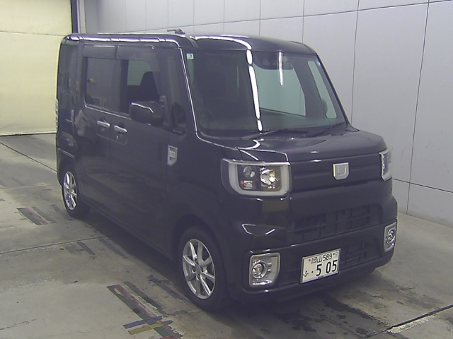 DAIHATSU WAKE — фото