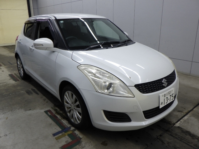 SUZUKI SWIFT — фото