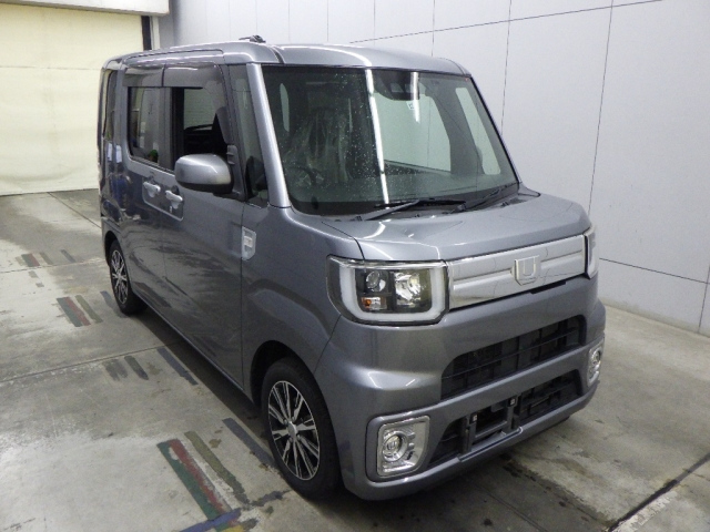 DAIHATSU WAKE — фото