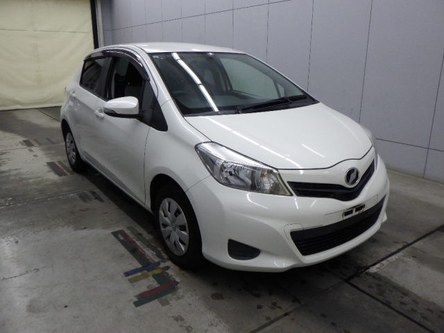 TOYOTA VITZ — фото
