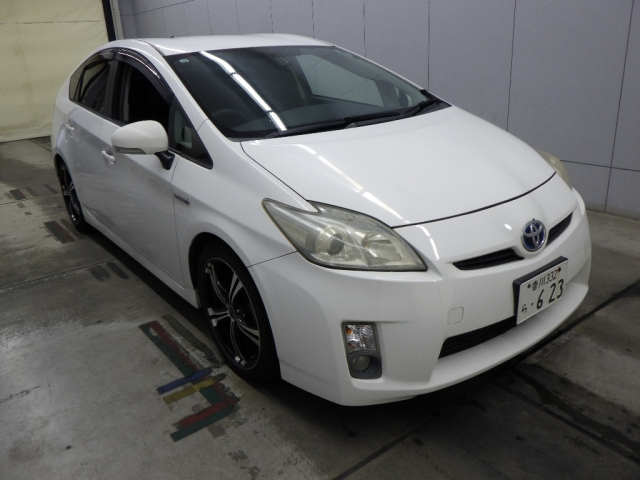 TOYOTA PRIUS — фото