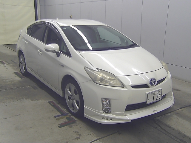 TOYOTA PRIUS — фото