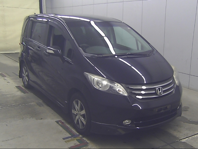 HONDA FREED — фото