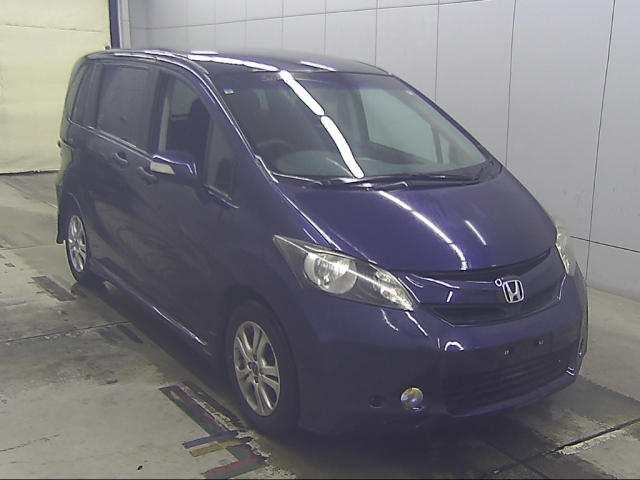 HONDA FREED — фото