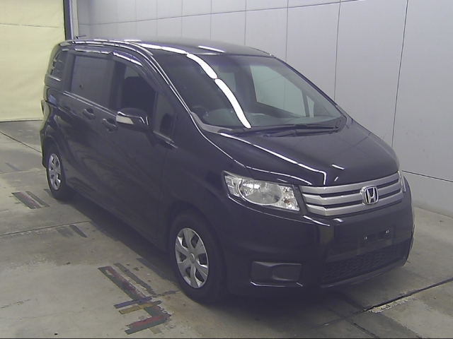 HONDA FREED — фото