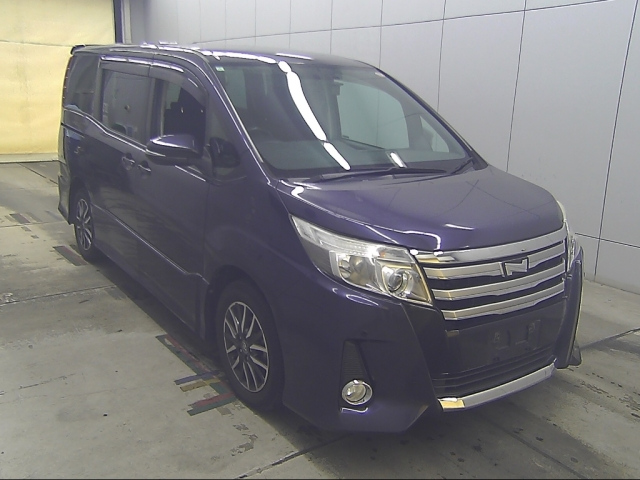 TOYOTA NOAH — фото