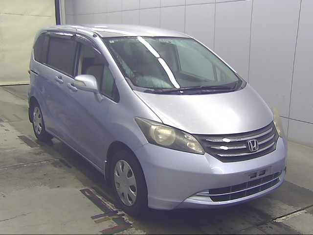 HONDA FREED — фото