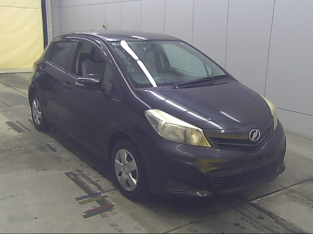 TOYOTA VITZ — фото