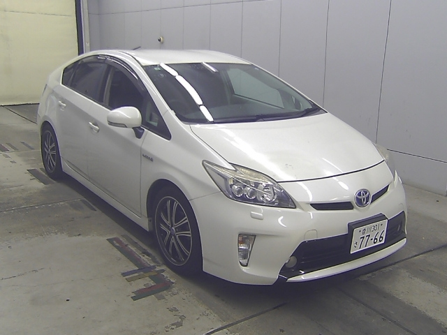TOYOTA PRIUS — фото