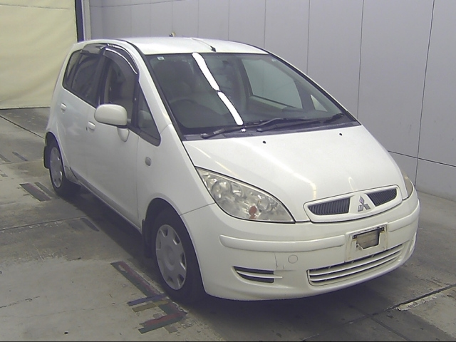 MITSUBISHI COLT — фото