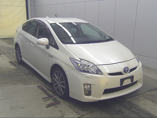 TOYOTA PRIUS — фото