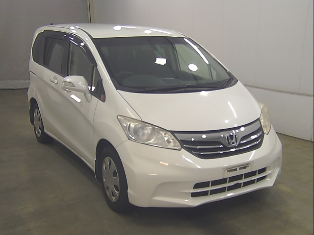 HONDA FREED — фото
