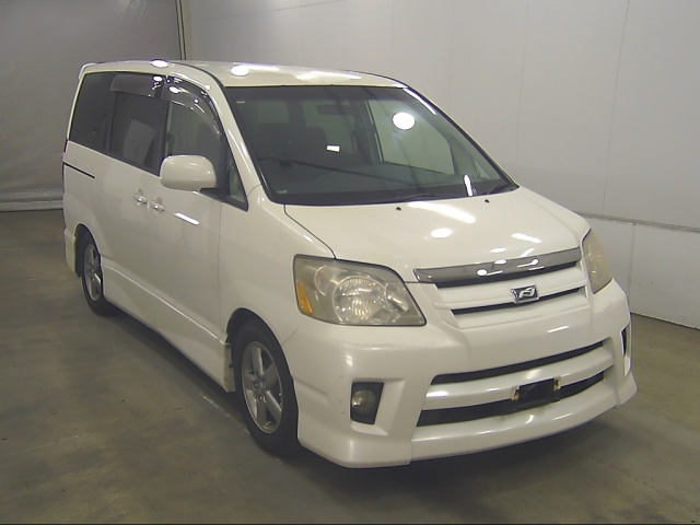 TOYOTA NOAH — фото