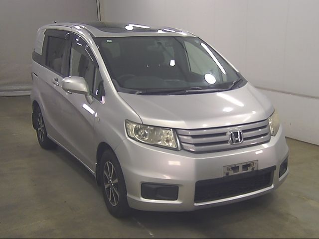 HONDA FREED — фото
