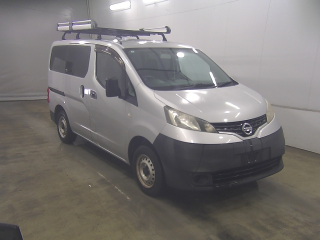 NISSAN NV200