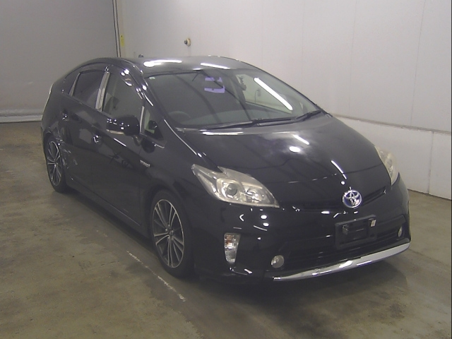 TOYOTA PRIUS — фото