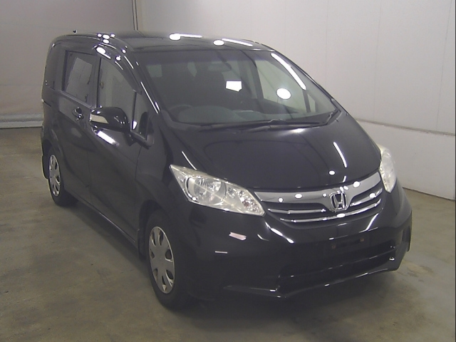 HONDA FREED — фото