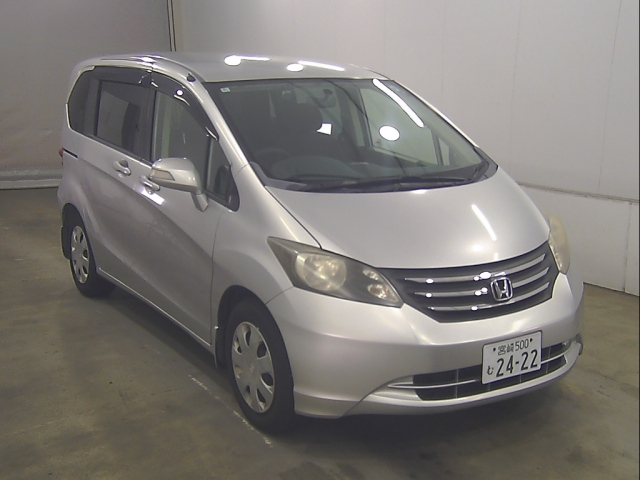 HONDA FREED — фото