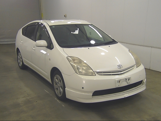 TOYOTA PRIUS — фото