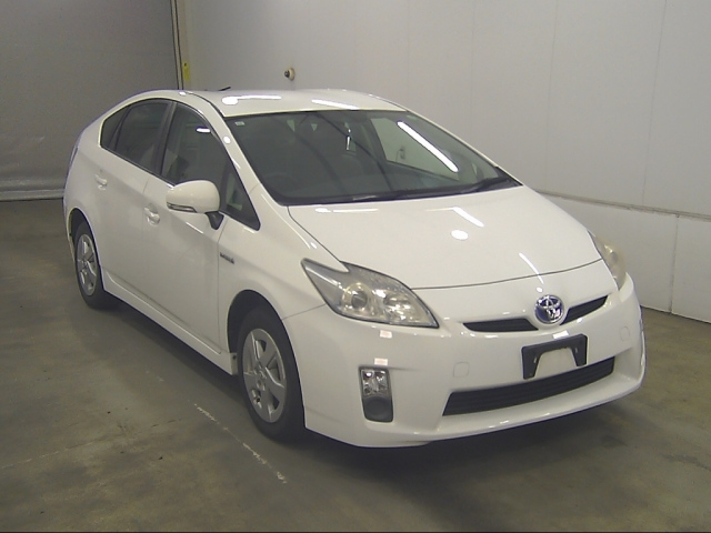 TOYOTA PRIUS — фото