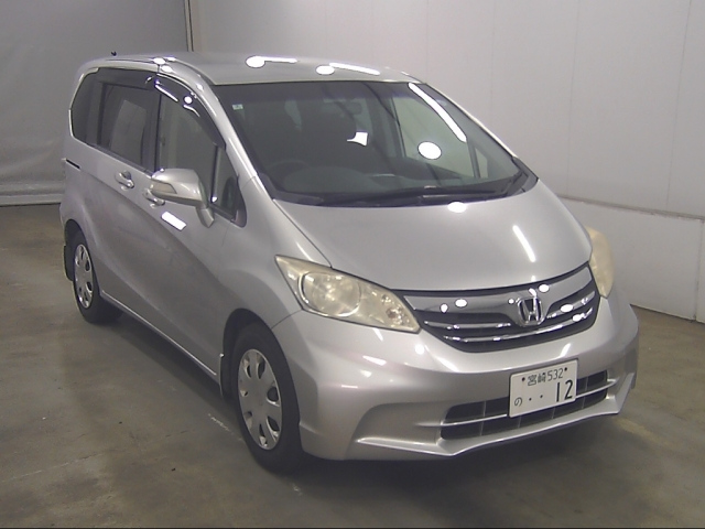 HONDA FREED — фото