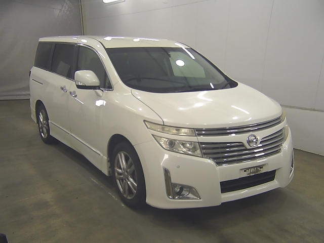 NISSAN ELGRAND — фото
