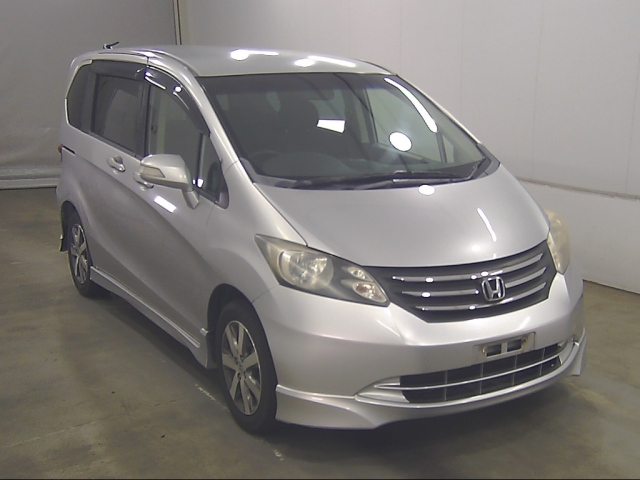 HONDA FREED — фото