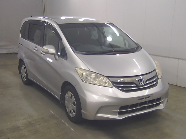 HONDA FREED — фото