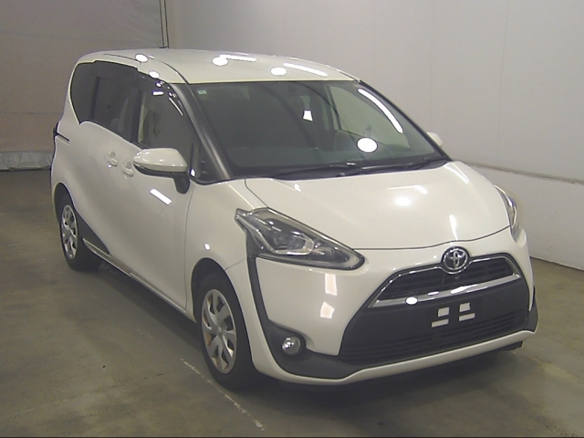 TOYOTA SIENTA — фото