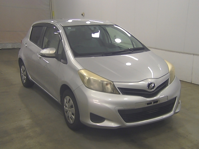 TOYOTA VITZ — фото