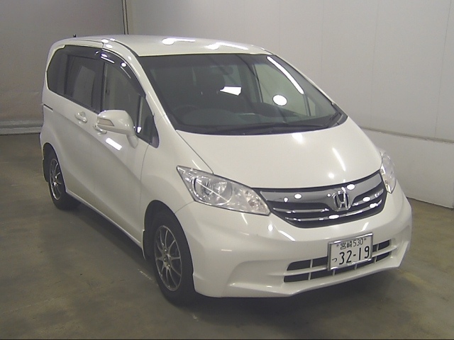 HONDA FREED — фото