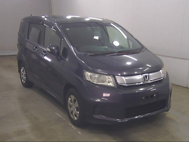 HONDA FREED — фото