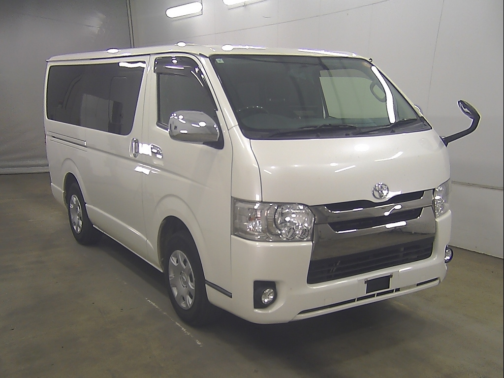 TOYOTA HIACE VAN
