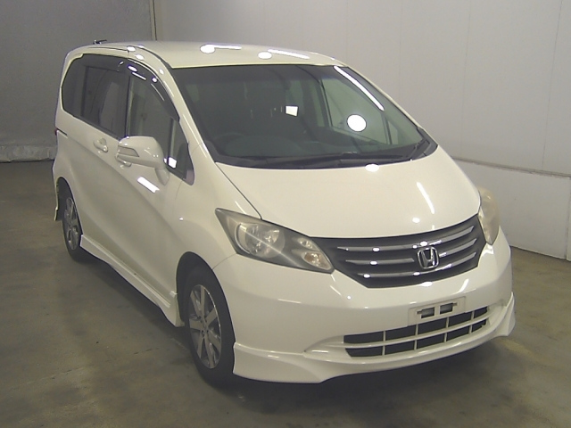 HONDA FREED — фото