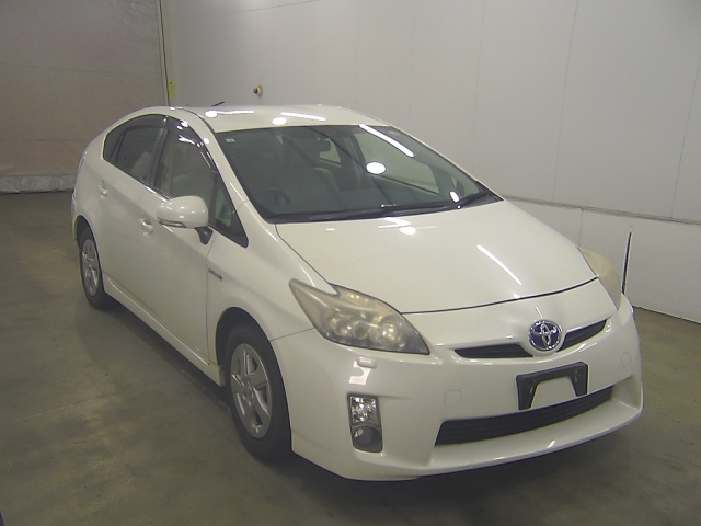 TOYOTA PRIUS — фото